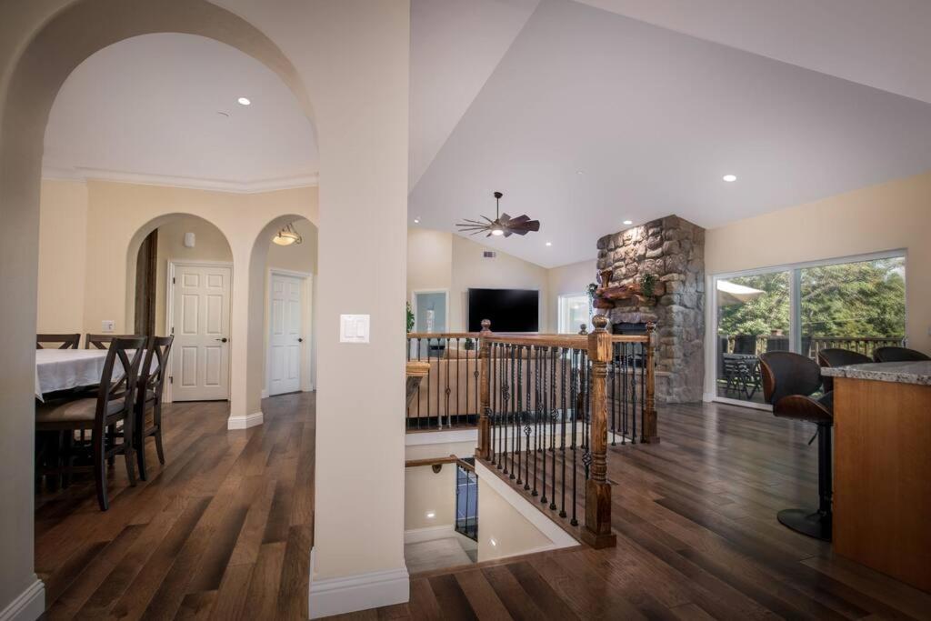 New Luxury Lake House In Pine Mountain Lake Close To Yosemite! Perfect For All Seasons! Great For Retreats, Getaways, Celebrations, And More! Гровленд Экстерьер фото